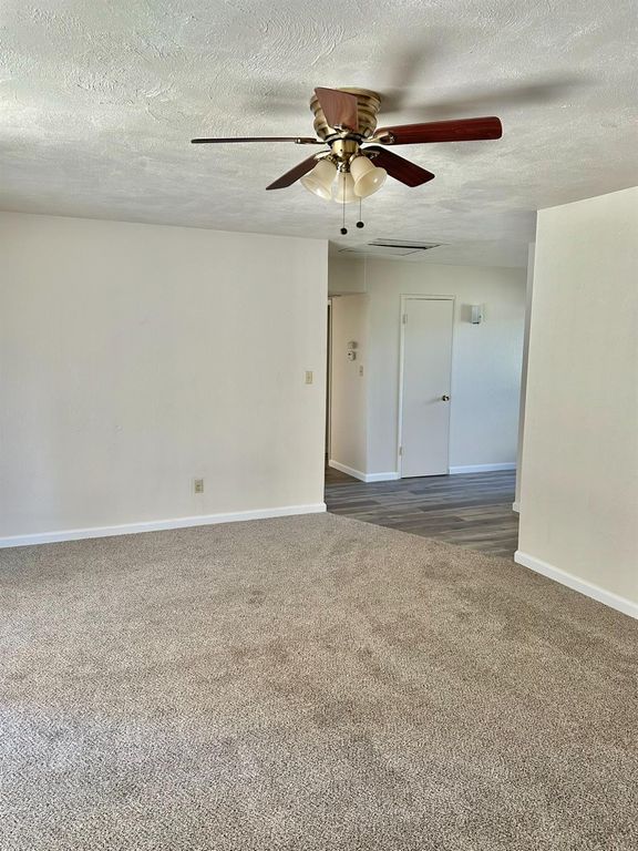 Image 25 of property listing at 322 W Richert Avenue, Clovis, CA 93612