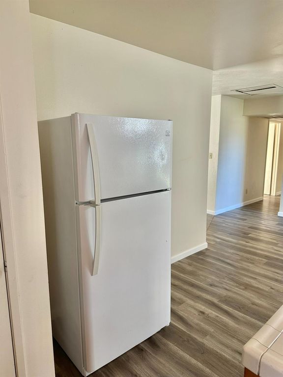 Image 9 of property listing at 322 W Richert Avenue, Clovis, CA 93612