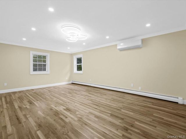 6 Shire Court, Greenlawn, NY 11740