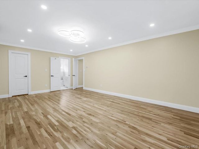 6 Shire Court, Greenlawn, NY 11740