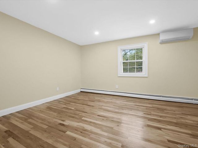 6 Shire Court, Greenlawn, NY 11740
