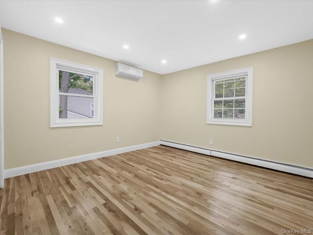 6 Shire Court, Greenlawn, NY 11740