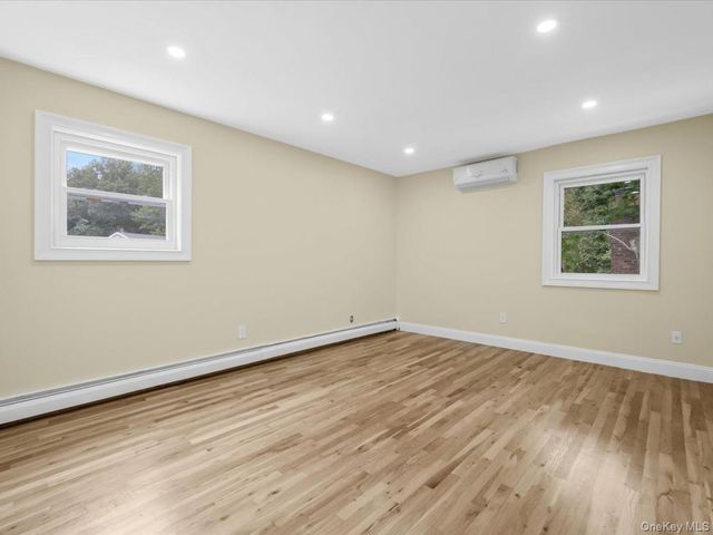 6 Shire Court, Greenlawn, NY 11740