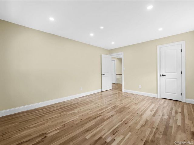 6 Shire Court, Greenlawn, NY 11740