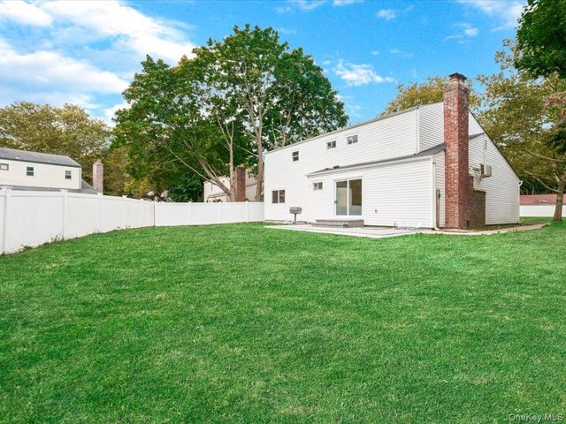 6 Shire Court, Greenlawn, NY 11740