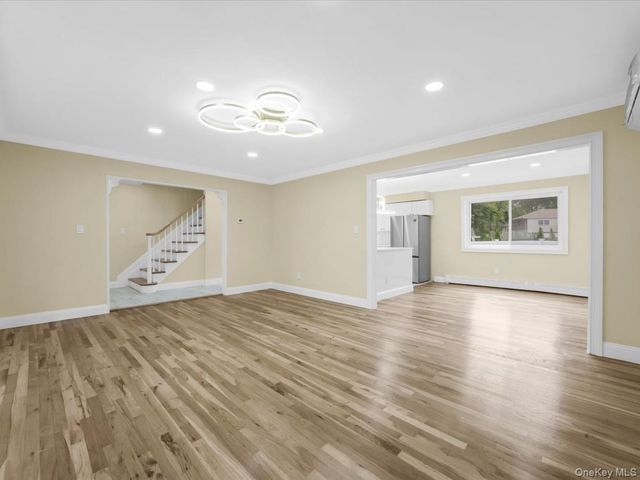 6 Shire Court, Greenlawn, NY 11740