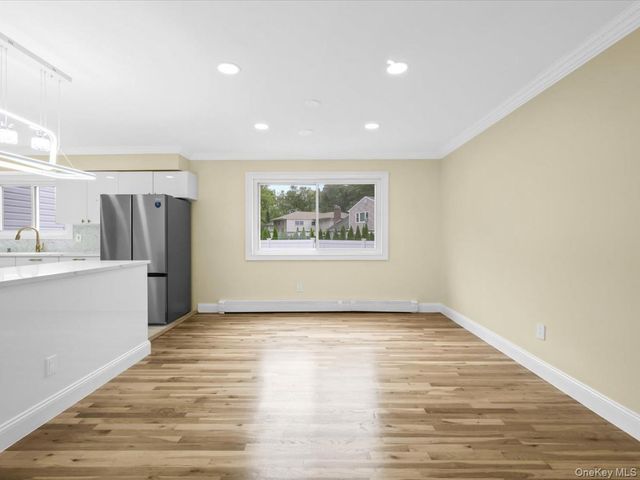 6 Shire Court, Greenlawn, NY 11740