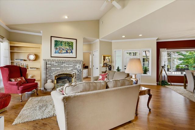 18853 Lake Forest Dr, Penn Valley, CA 95946