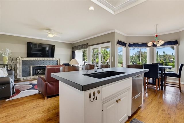18853 Lake Forest Dr, Penn Valley, CA 95946