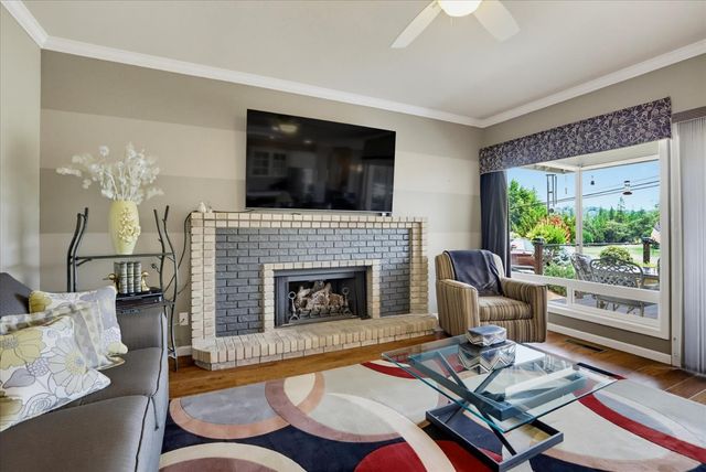 18853 Lake Forest Dr, Penn Valley, CA 95946