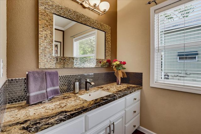 18853 Lake Forest Dr, Penn Valley, CA 95946