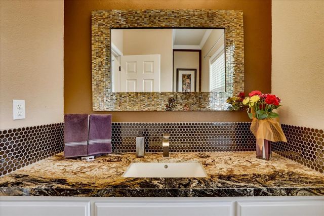 18853 Lake Forest Dr, Penn Valley, CA 95946