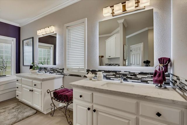 18853 Lake Forest Dr, Penn Valley, CA 95946