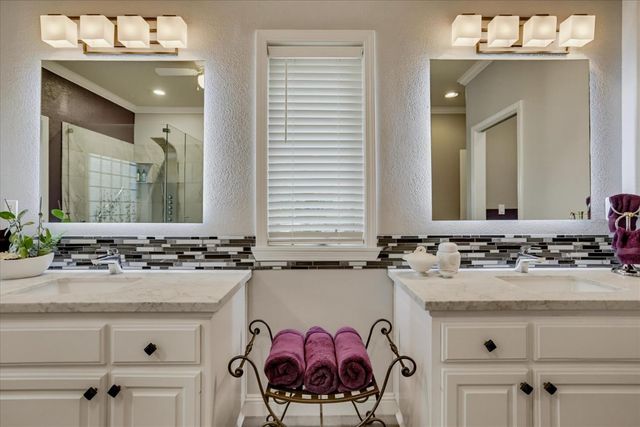 18853 Lake Forest Dr, Penn Valley, CA 95946