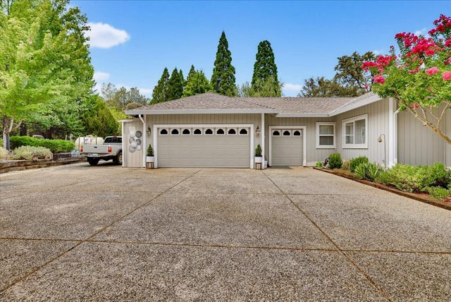 18853 Lake Forest Dr, Penn Valley, CA 95946