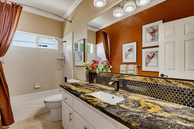 18853 Lake Forest Dr, Penn Valley, CA 95946