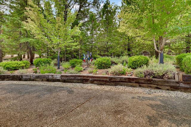 18853 Lake Forest Dr, Penn Valley, CA 95946
