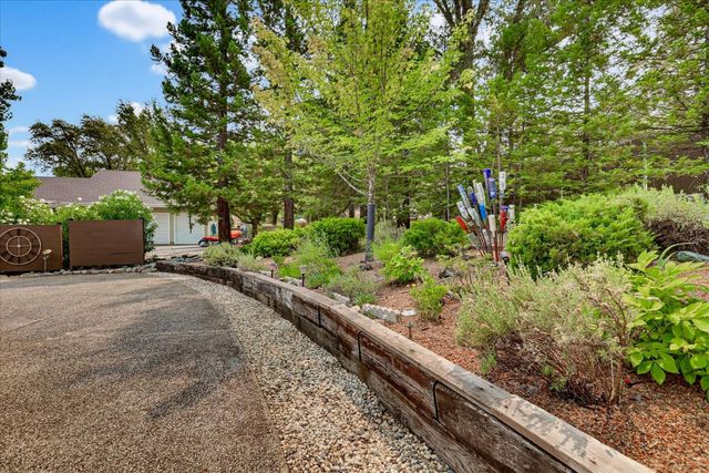 18853 Lake Forest Dr, Penn Valley, CA 95946