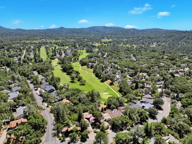 18853 Lake Forest Dr, Penn Valley, CA 95946