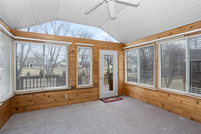 13931 Oak Brook Drive, Urbandale, IA 50323