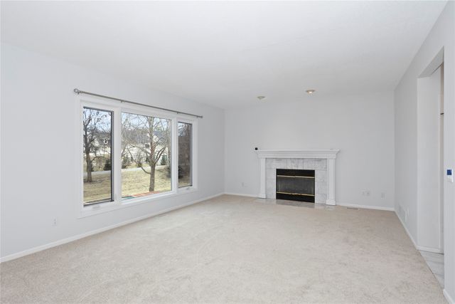 13931 Oak Brook Drive, Urbandale, IA 50323