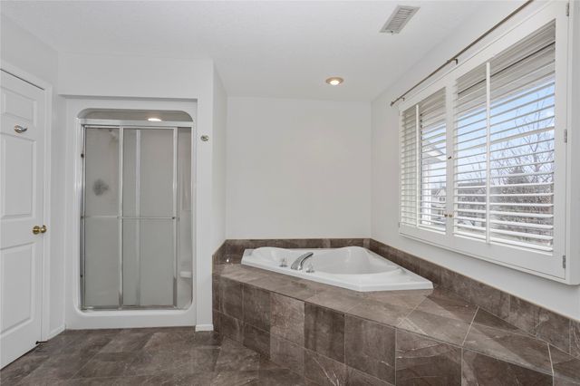 13931 Oak Brook Drive, Urbandale, IA 50323