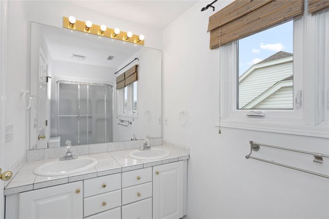 13931 Oak Brook Drive, Urbandale, IA 50323