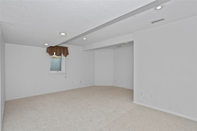 13931 Oak Brook Drive, Urbandale, IA 50323