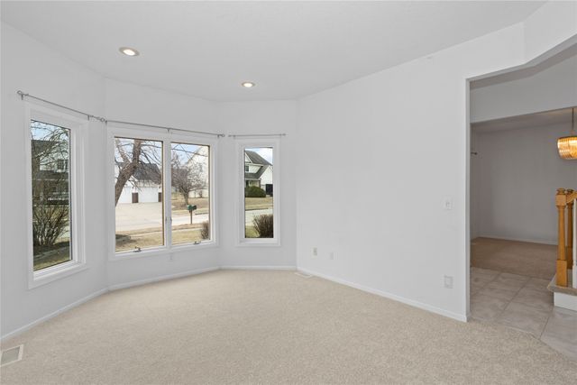 13931 Oak Brook Drive, Urbandale, IA 50323