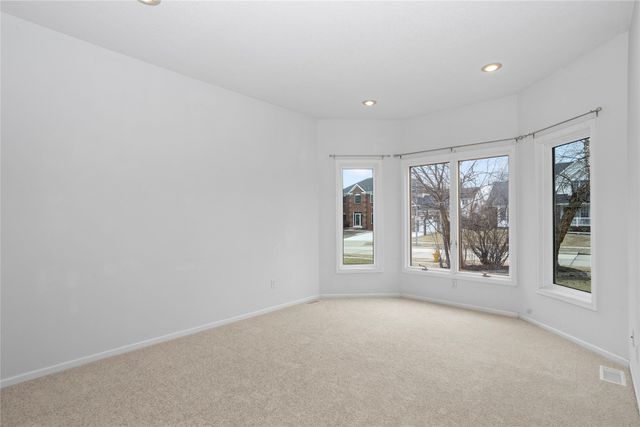 13931 Oak Brook Drive, Urbandale, IA 50323