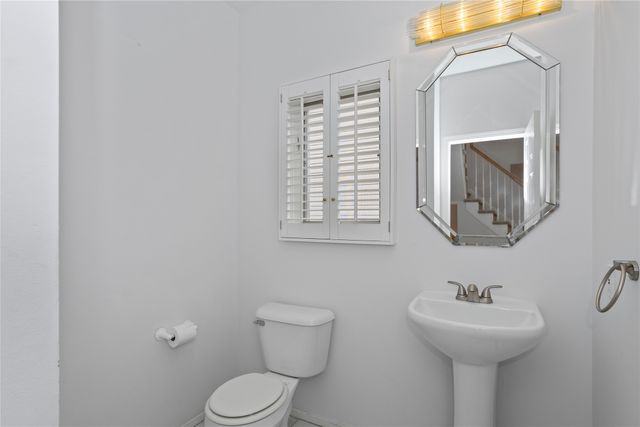 13931 Oak Brook Drive, Urbandale, IA 50323