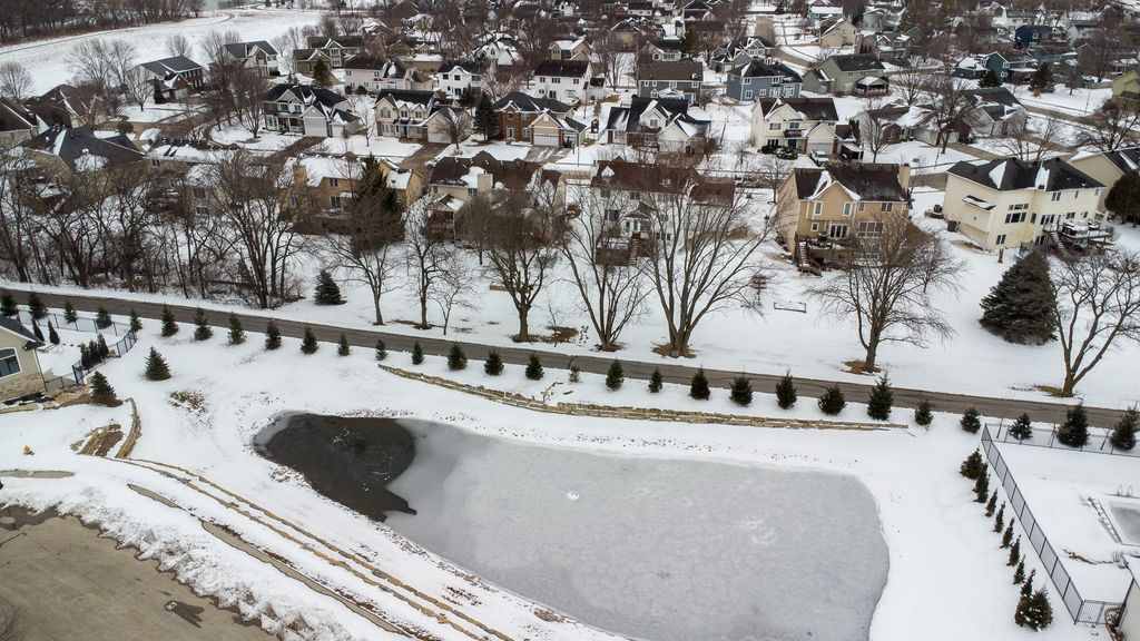 13931 Oak Brook Drive, Urbandale, IA 50323