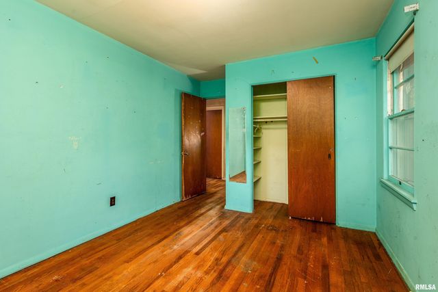 813 S SKYLINE Drive, Carbondale, IL 62901