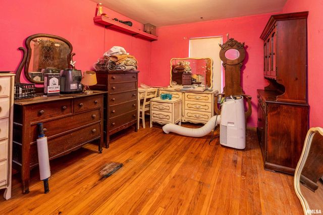 813 S SKYLINE Drive, Carbondale, IL 62901