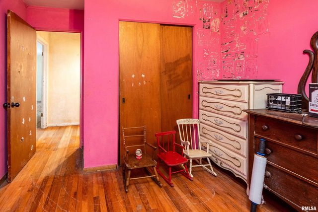 813 S SKYLINE Drive, Carbondale, IL 62901