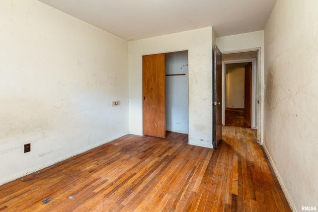 813 S SKYLINE Drive, Carbondale, IL 62901