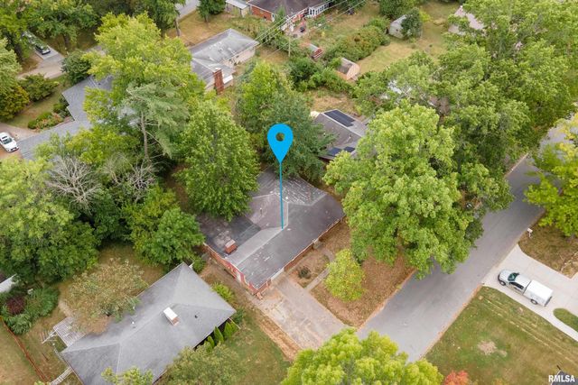 813 S SKYLINE Drive, Carbondale, IL 62901