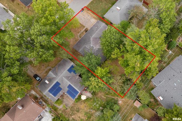 813 S SKYLINE Drive, Carbondale, IL 62901