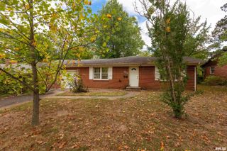 813 S SKYLINE Drive, Carbondale, IL 62901