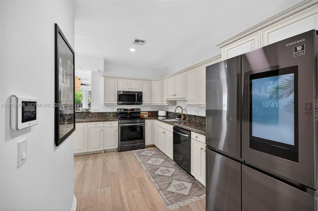 1214 W Las Olas Blvd, Fort Lauderdale, FL 33312