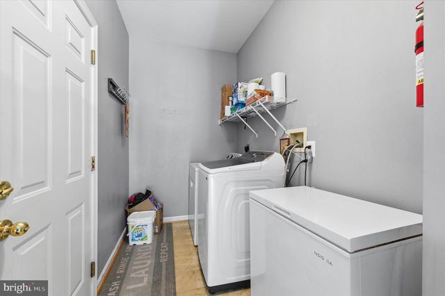 2402 SHAKER LN, Frederick, MD 21702
