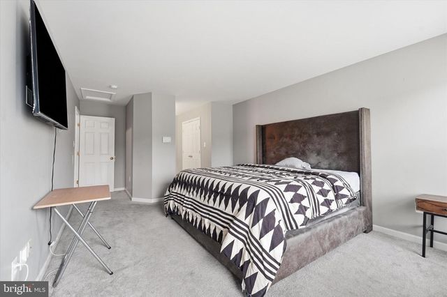 2402 SHAKER LN, Frederick, MD 21702