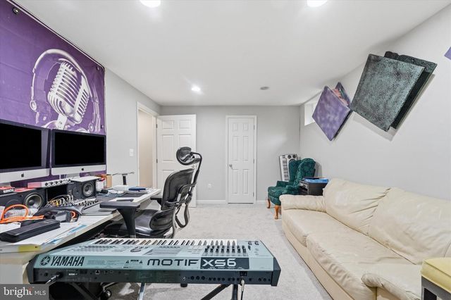 2402 SHAKER LN, Frederick, MD 21702