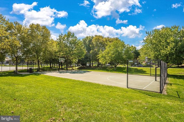 2402 SHAKER LN, Frederick, MD 21702