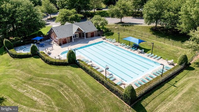 2402 SHAKER LN, Frederick, MD 21702