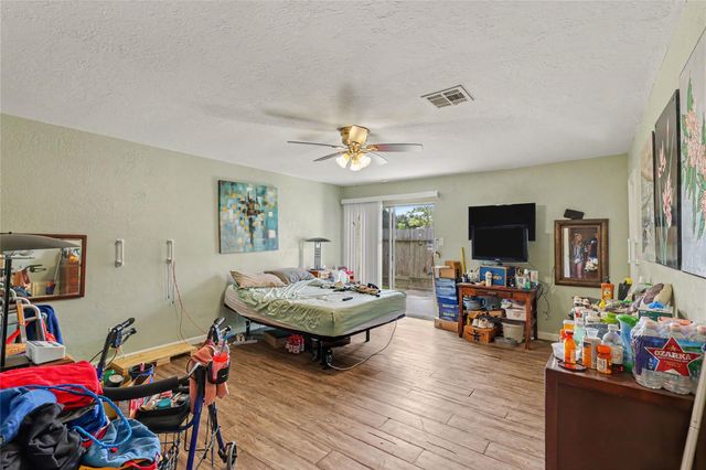 5519 Arncliffe Drive, Houston, TX 77088