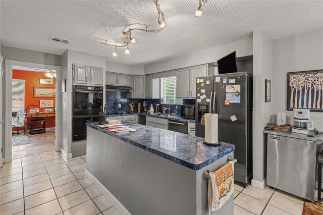 5519 Arncliffe Drive, Houston, TX 77088