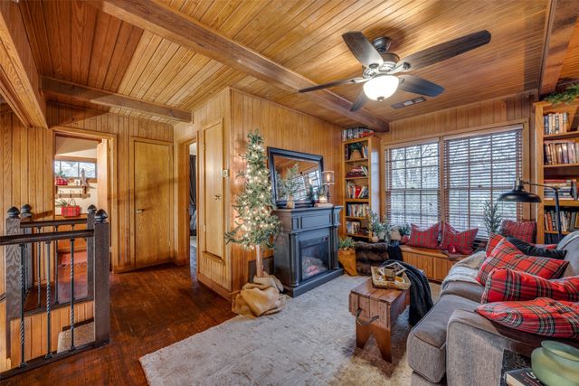 229 Colt Drive, Lake Kiowa, TX 76240