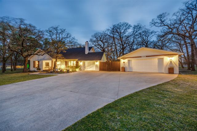 229 Colt Drive, Lake Kiowa, TX 76240