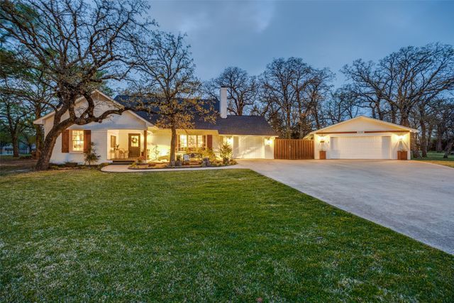 229 Colt Drive, Lake Kiowa, TX 76240